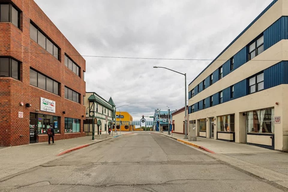 Spacious King Historic Art Deco Studio Apartment in Anchorage