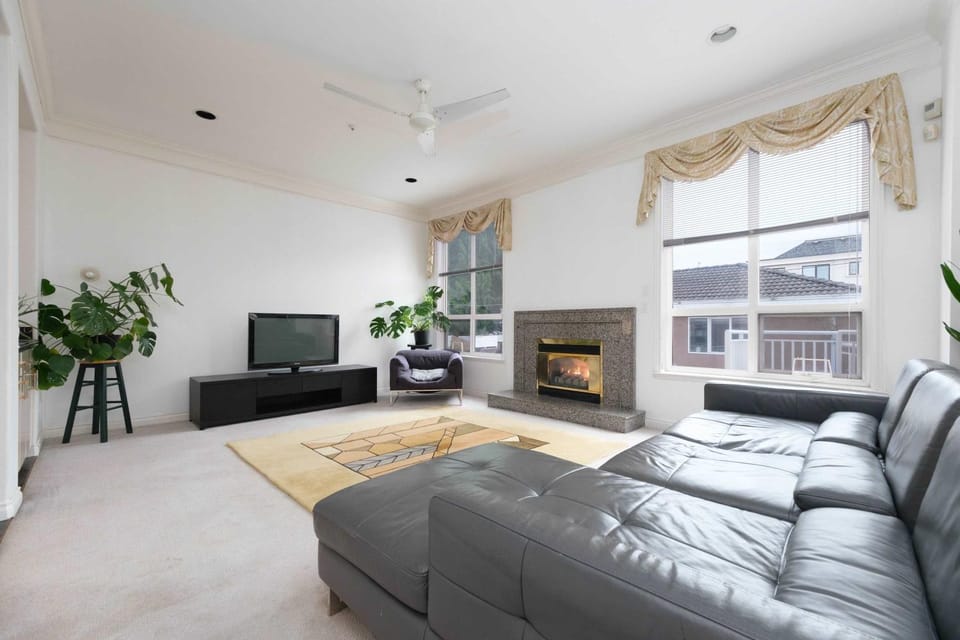Private Room in Homestay with Full Home Access House in Vancouver