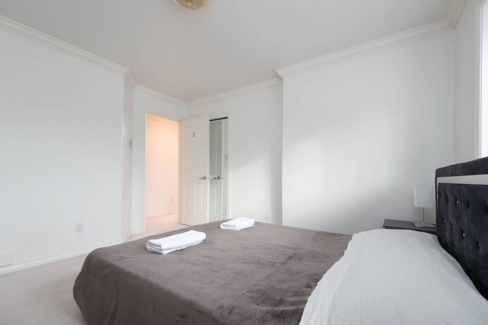 Private Room with Washroom in Central Location House in Vancouver