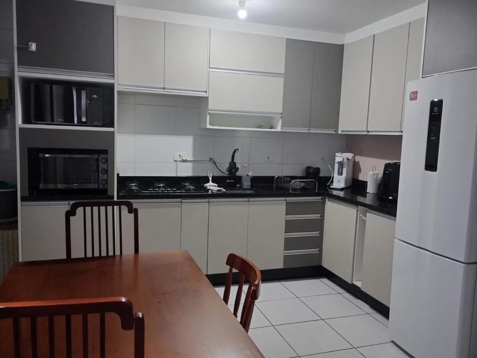 Apartamento confortável próximo ao aeroporto Apartment in São José dos Pinhais