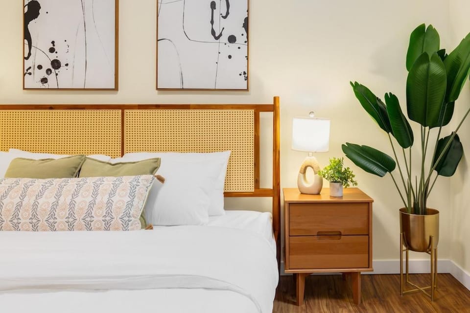 Designated Parking AC Walks to Space Needle DT Apartment in South Lake Union
