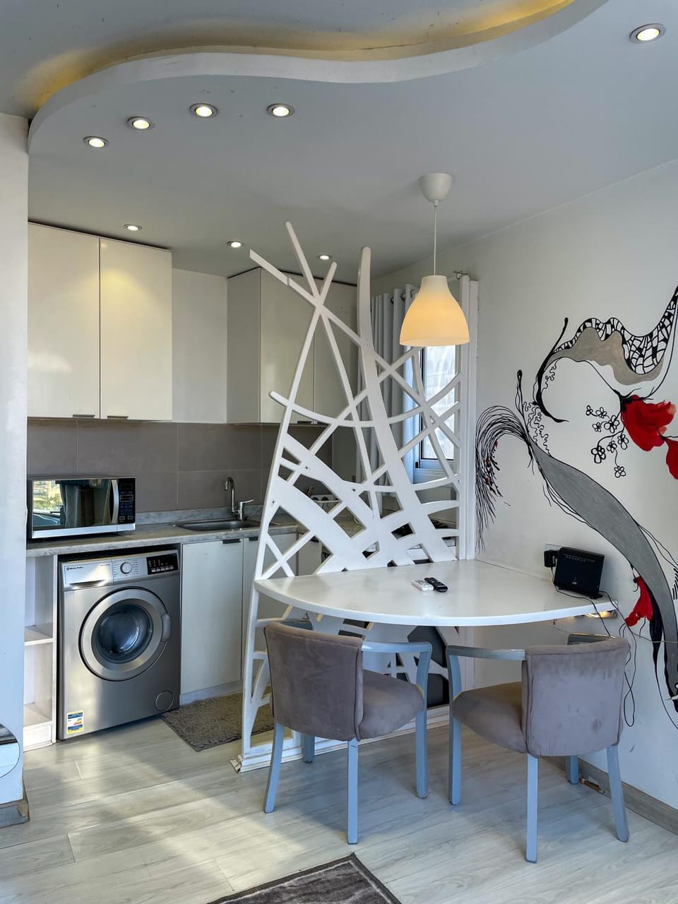 Kitchen or kitchenette, Dining area