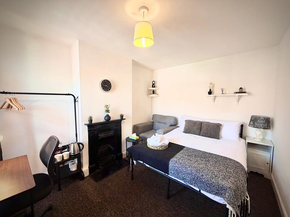 Bed, Photo of the whole room, Bedroom