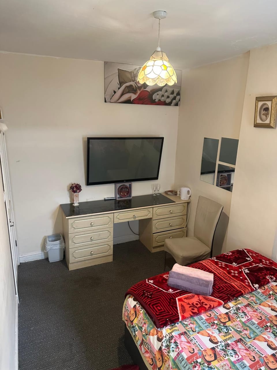 Quiet Nest 2 Bed and Breakfast in Coventry