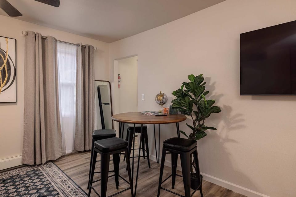Downtown Art Deco - Studio Apartment in Anchorage