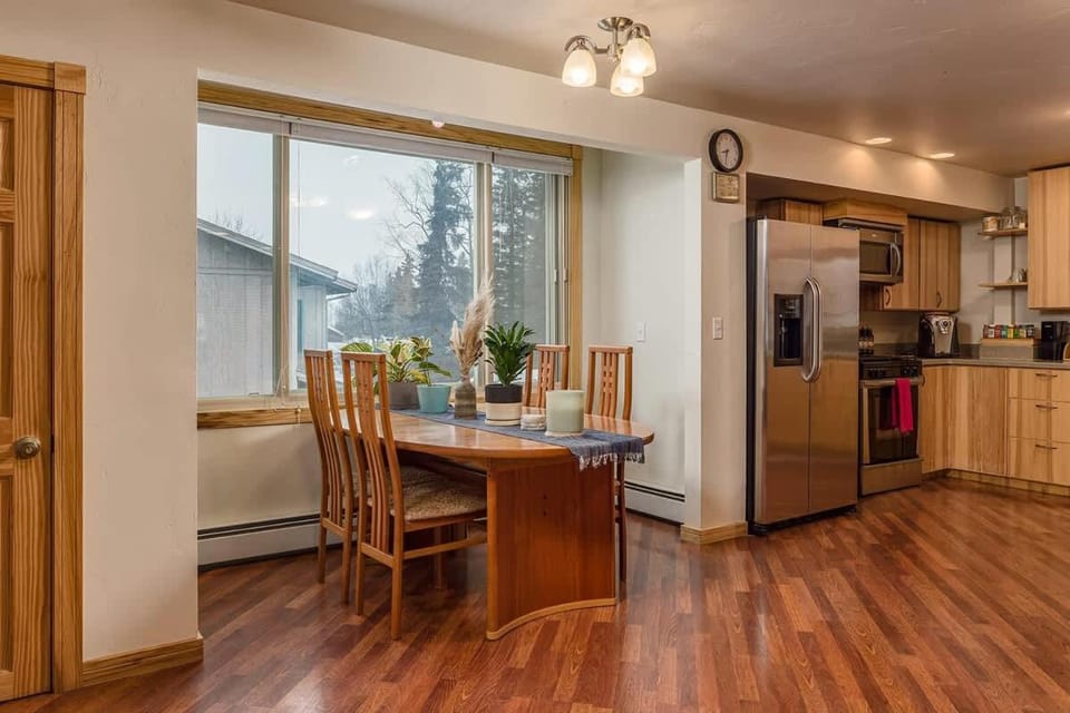 2 BR Home Minutes Away from the Airport House in Spenard