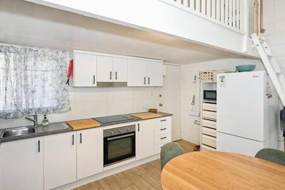 Beachfront 1BR Loft. Surf-Café-Unwind Apartment in Marcoola