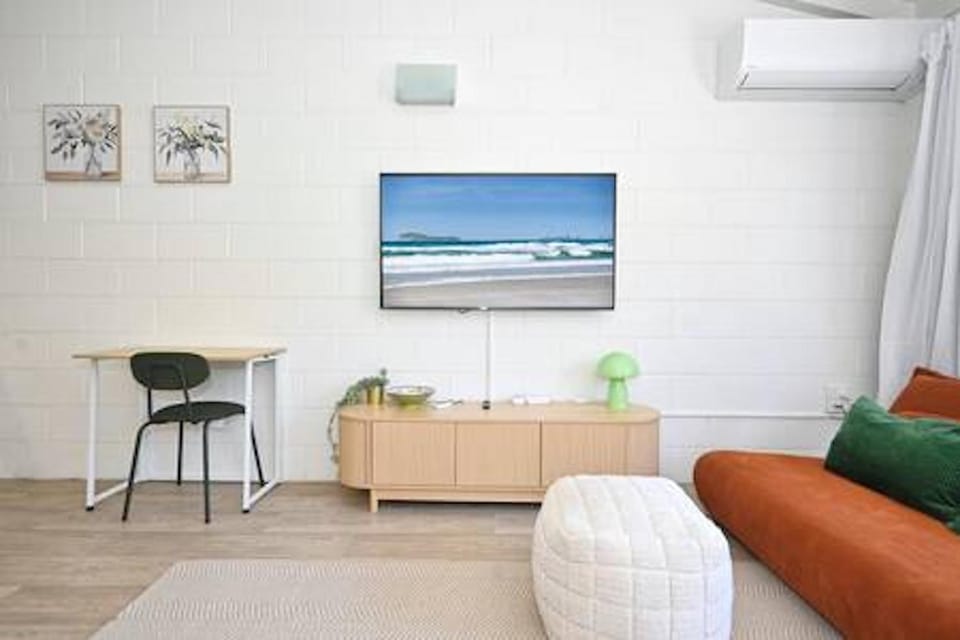 Beachfront 1BR Loft. Surf-Café-Unwind Apartment in Marcoola