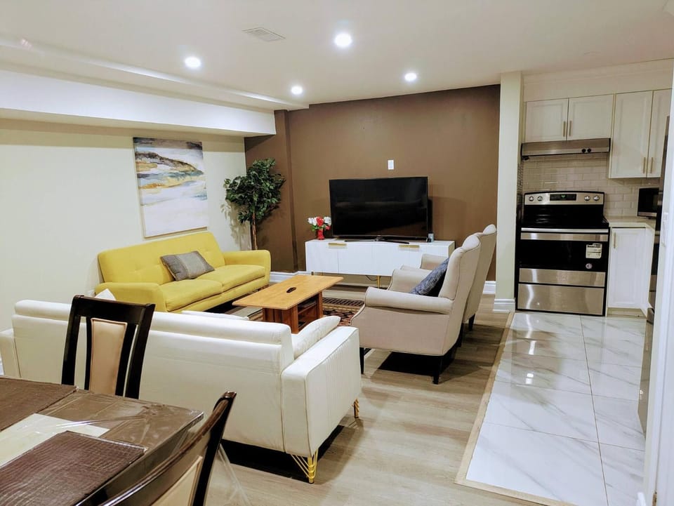 Communal lounge/ TV room, Living room, oven, stove, kitchen