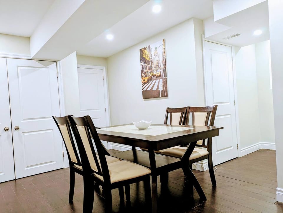 Decorative detail, Dining area, Entertainment, Dinner