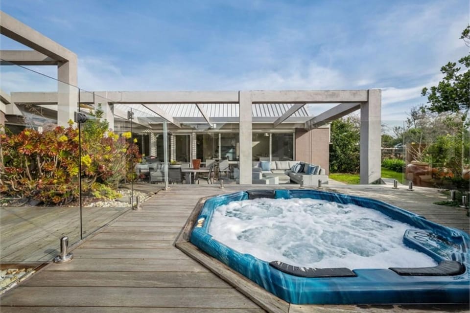 Day, Natural landscape, Garden, Hot Tub, Garden view, Pool view