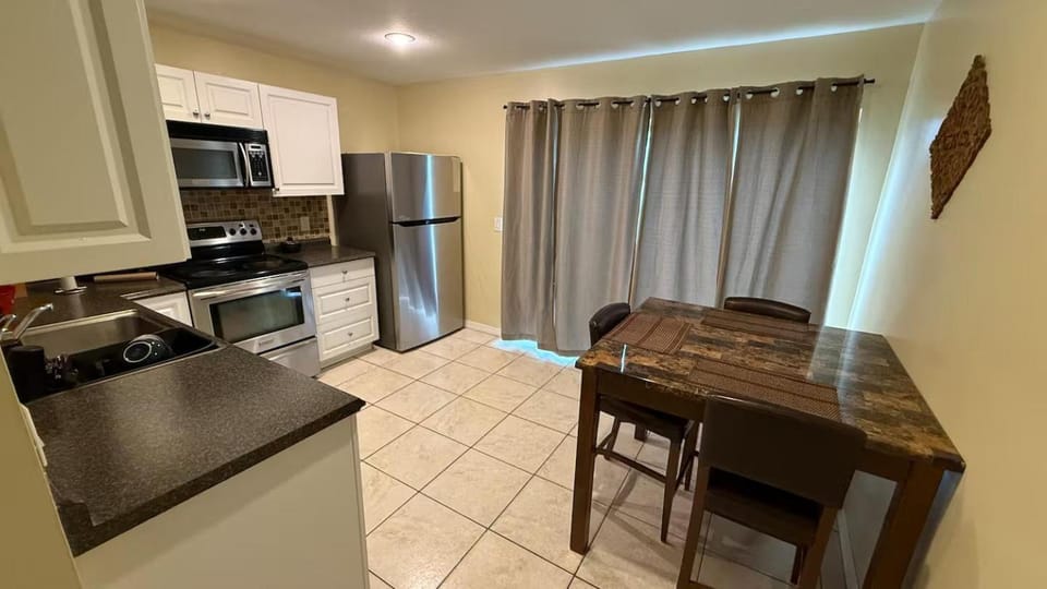 H8 Private Room with Smart TV Near Everything Vacation rental in Azalea Park
