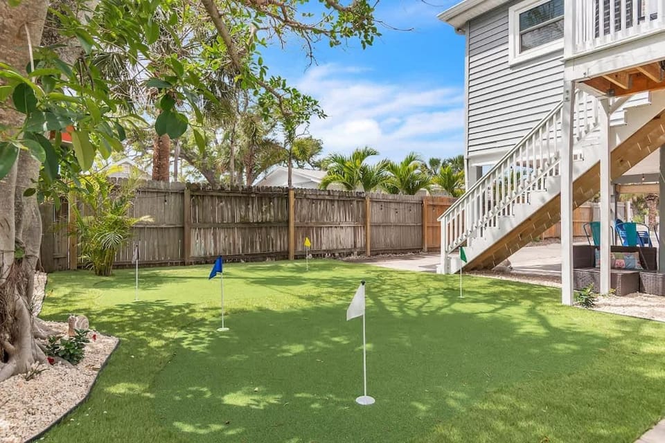 Across from Beach with 2 Hot Tubs - Sleeps 10 House in Indian Rocks Beach