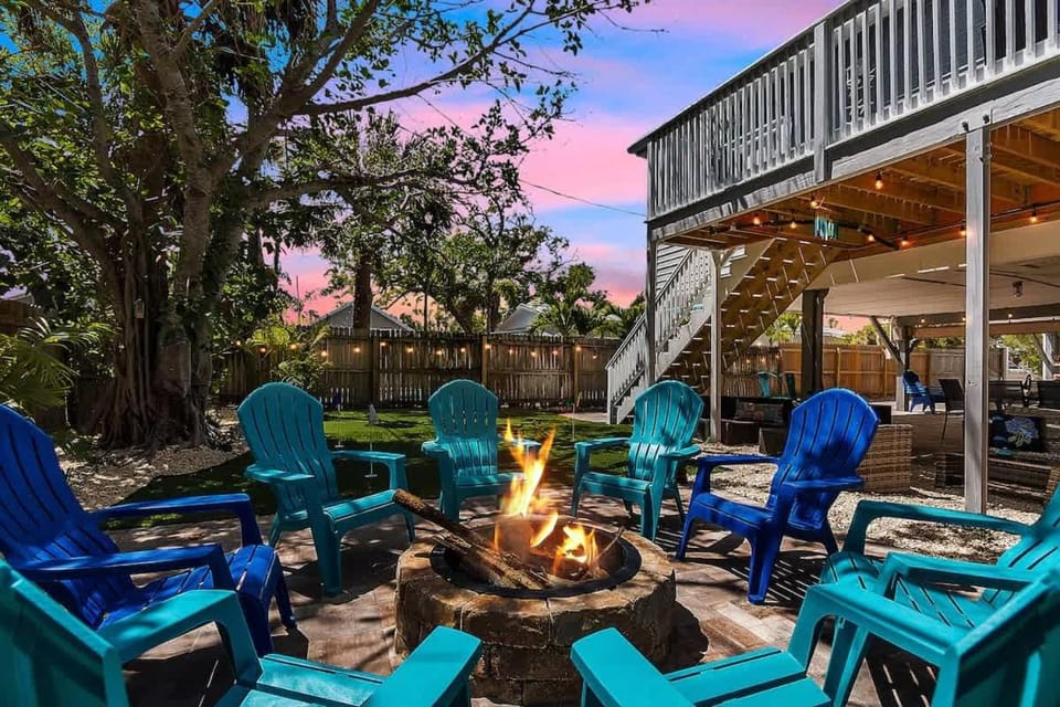 2 Min Walk to Beach with Hot Tub and games House in Indian Rocks Beach