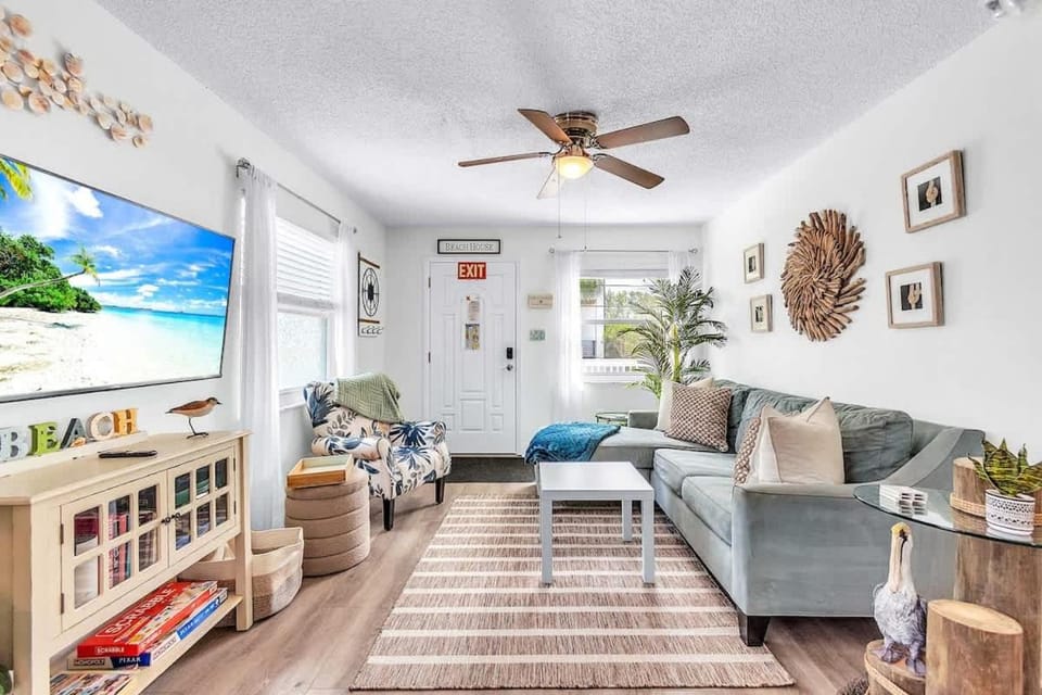 Beach in 90 Seconds with Hot Tub Coffee Bar & Games House in Indian Rocks Beach