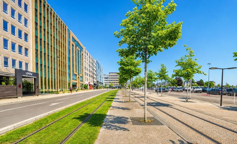 Property building, Day, Neighbourhood, City view, Street view, Location, Parking