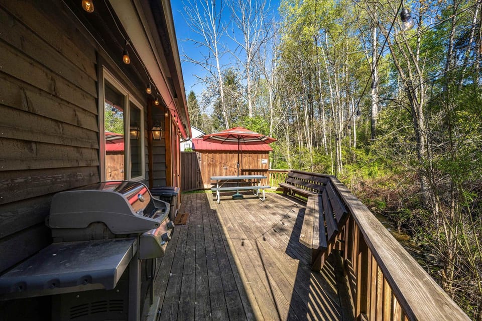 Cabin Across from HoliMont Creek-Side Back Deck Cabin in Cattaraugus