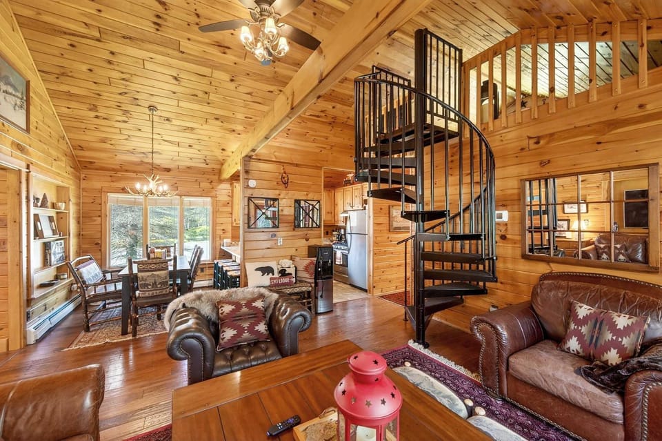 Cabin Across from HoliMont Creek-Side Back Deck Cabin in Cattaraugus