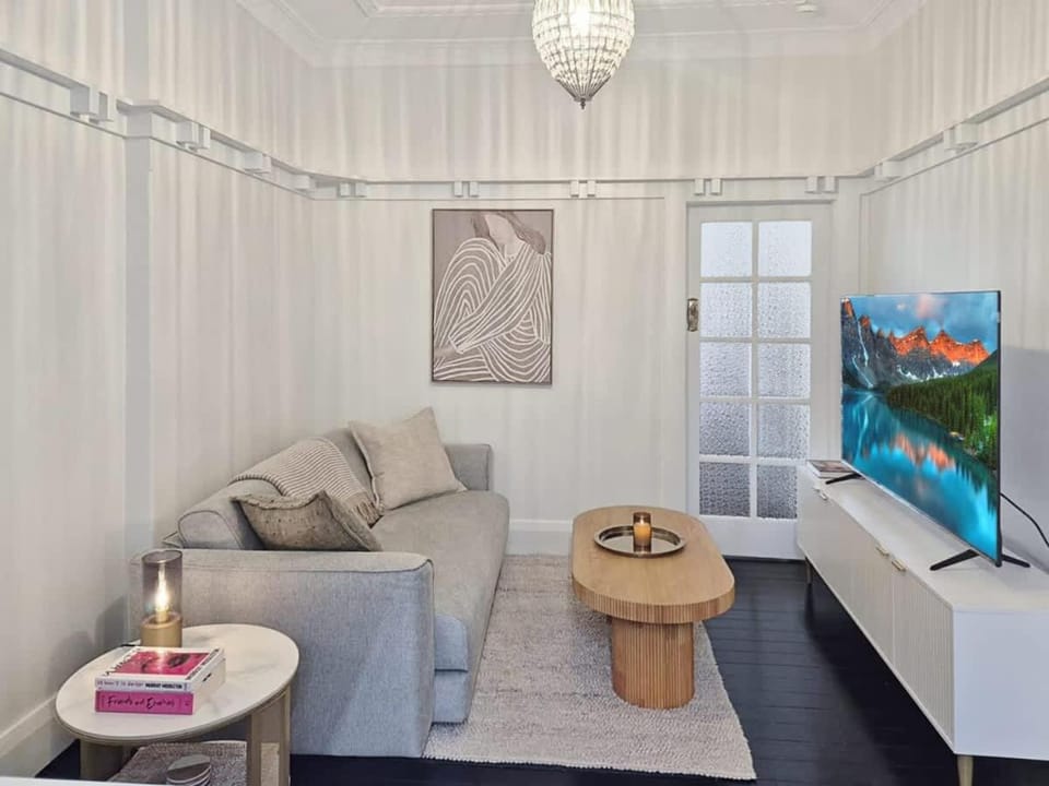 Stylish & Quiet Retro 1BR near the Harbour & CBD Apartment in Sydney
