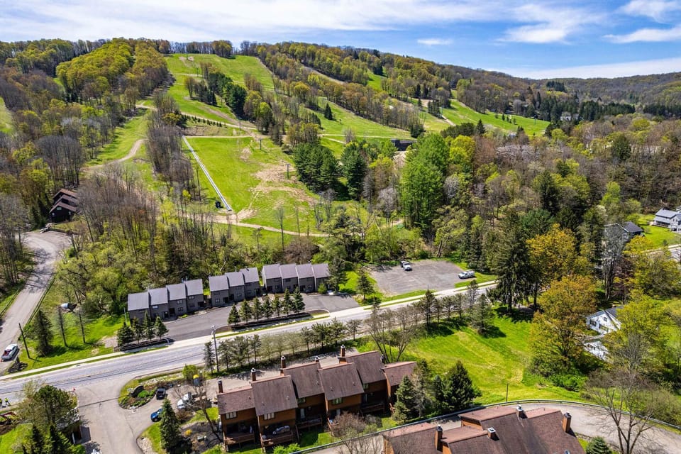 Walkable Stone Ridge Townhouse Village & HoliMont House in Ellicottville