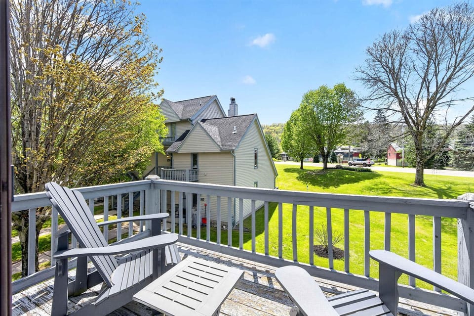 Wildflower Townhouse Steps to Holiday Valley House in Ellicottville