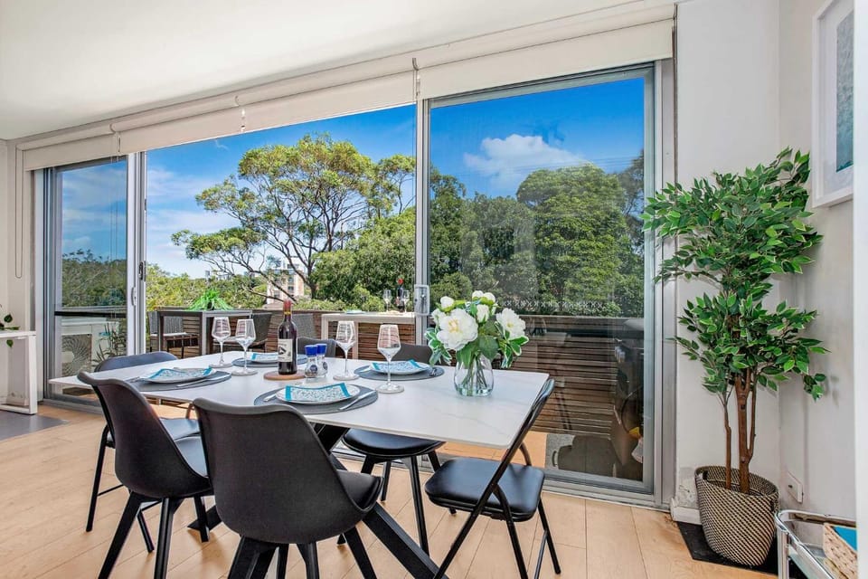 Luxe Modern Quiet 2BR Balcony Parking - Beach 600m Apartment in Sydney