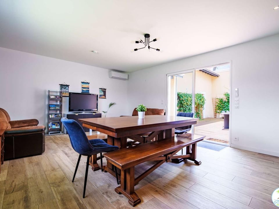 Villa 5 étoiles avec piscine chauffée, 4 ch. avec SDB privées et BBQ - Jusqu'à 12 pers. - FR-1-877-49 Villa in Parentis-en-Born