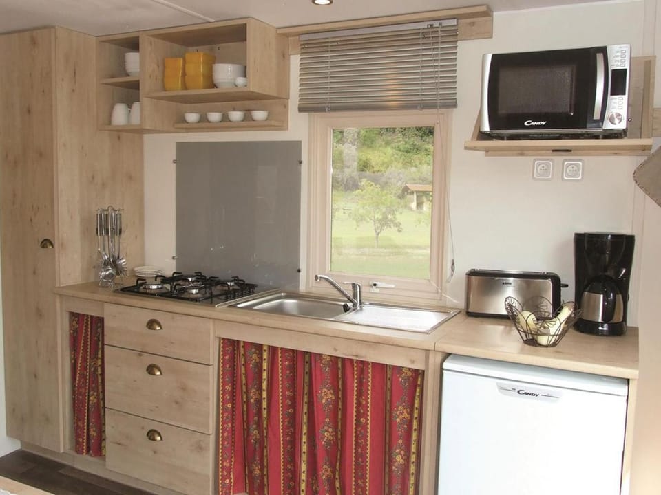 Roulotte avec animaux admis - 4 pers. - API-1-52-2780 Campground/ 
RV Resort in Centre-Val de Loire
