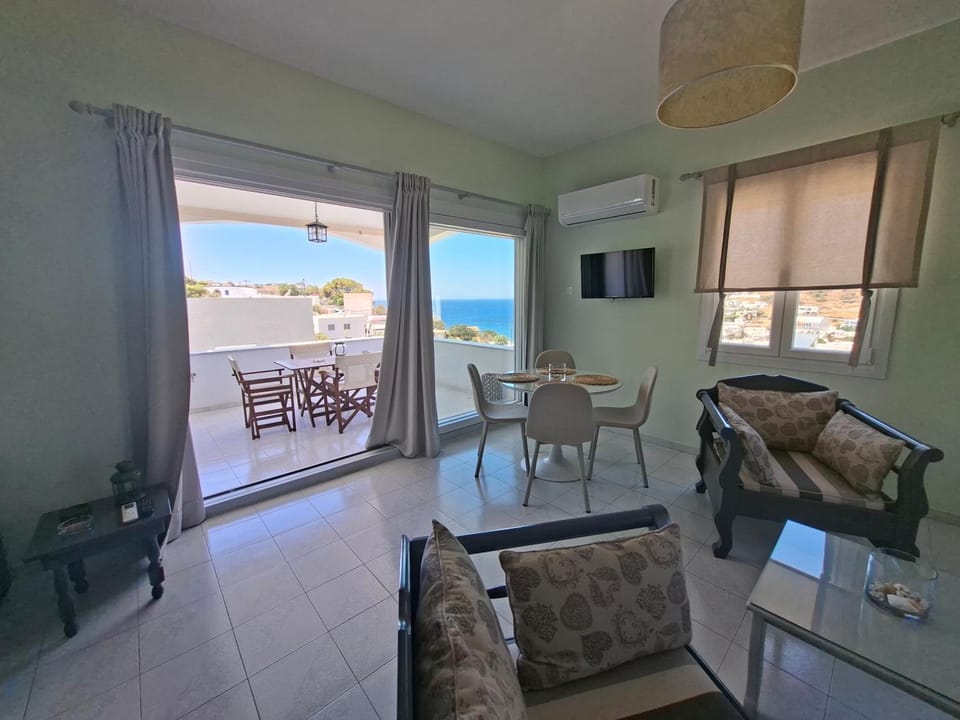 Natural landscape, TV and multimedia, View (from property/room), Balcony/Terrace, Living room, Seating area, Dining area, Sea view