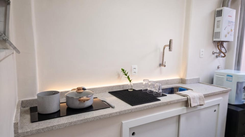 Coffee/tea facilities, Kitchen or kitchenette, Non alcoholic drinks, stove