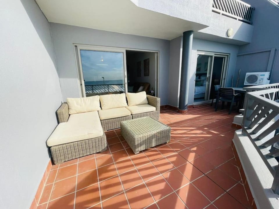 Property building, Balcony/Terrace, Balcony/Terrace