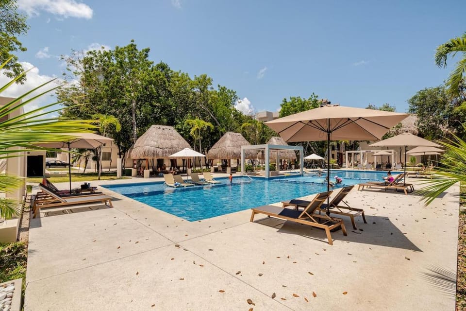 Swimming pool
