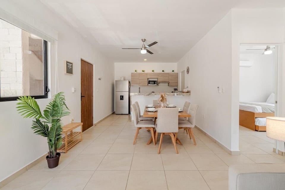 Resort Vibes King bed pool balcony 10 min to Beach Apartment in State of Quintana Roo