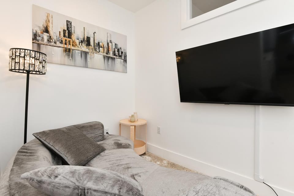 Chic 2BR Steps to Central Park Apartment in Upper West Side