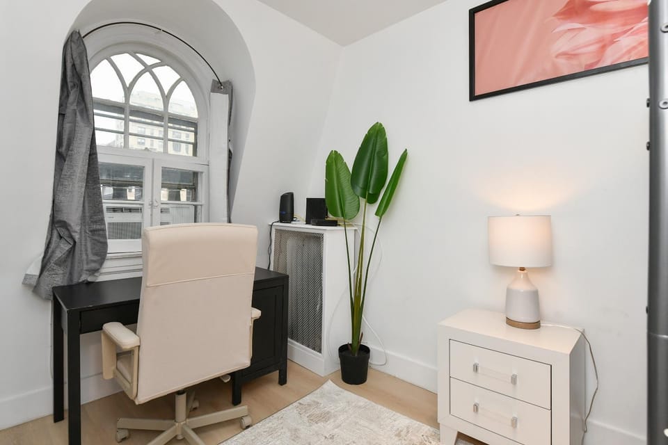 Chic 2BR Steps to Central Park Apartment in Upper West Side