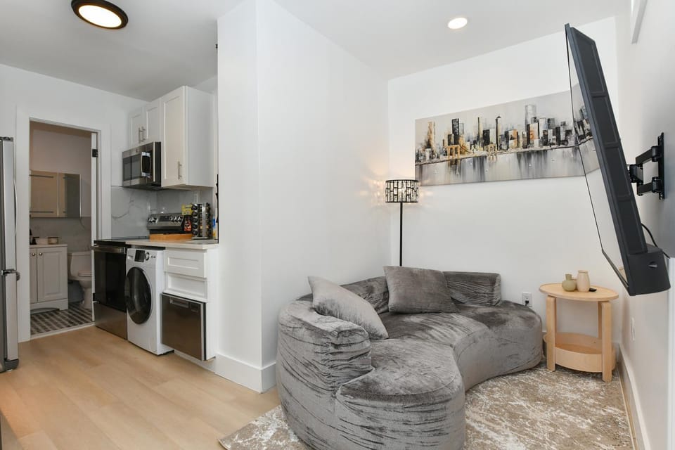 Chic 2BR Steps to Central Park Apartment in Upper West Side