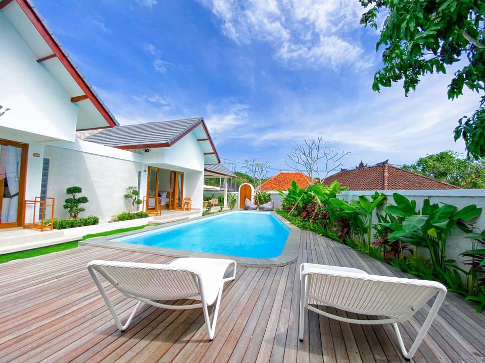 Property building, Garden, Balcony/Terrace, Garden view, Pool view, Swimming pool, Swimming pool, sunbed