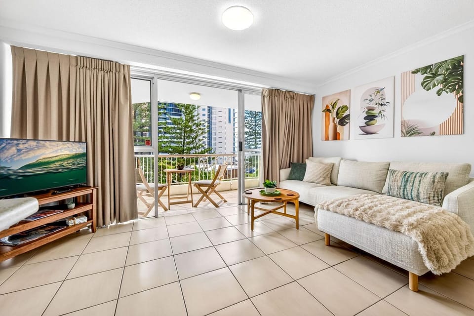 Bed, TV and multimedia, View (from property/room), Balcony/Terrace, Living room, Photo of the whole room, Seating area, Bedroom