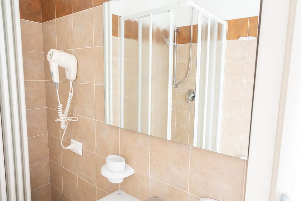 Shower, Bathroom, towels