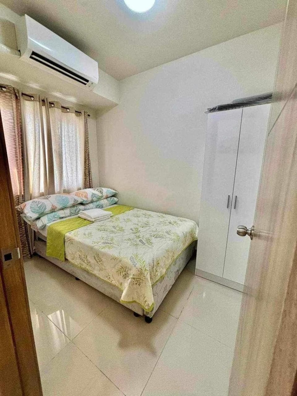 Mall of Asia S Residences T3 1 BR Unit , Near Airport, Moa Arena, SMX, Ayala Mall,DFA Apartment in Pasay