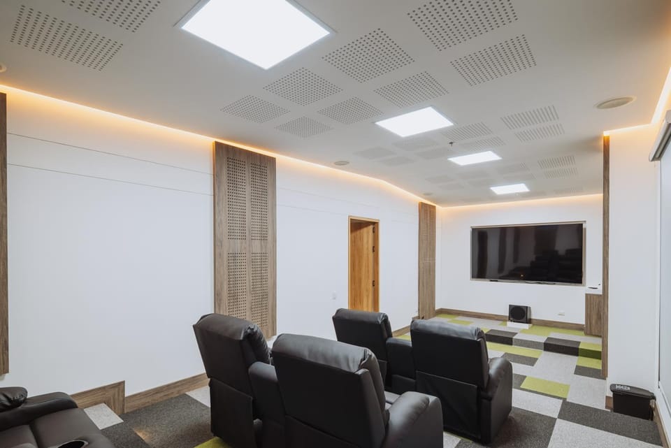 Summit Penthouse Pinares 3 Hab Jacuzzi Rooftop Apartment in Pereira