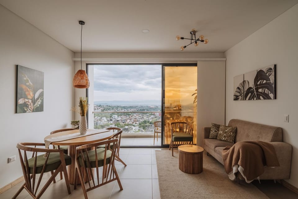 Summit Penthouse Pinares 3 Hab Jacuzzi Rooftop Apartment in Pereira