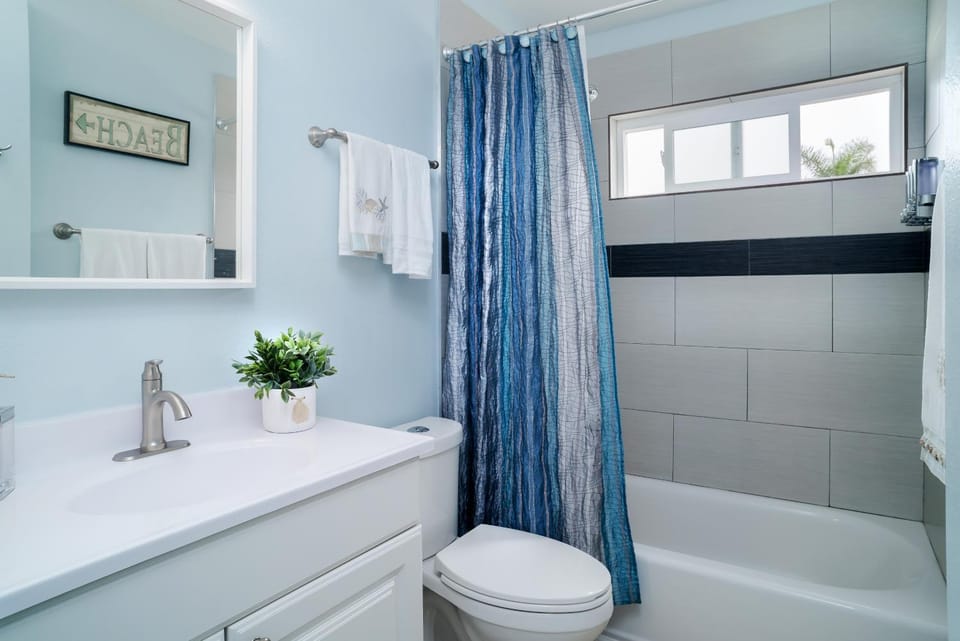 Shower, Toilet, Bathroom, Bath, towels