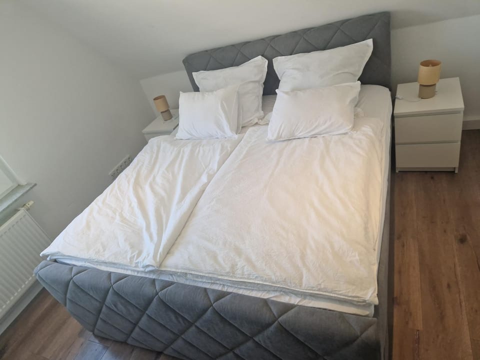 Bed, Bedroom