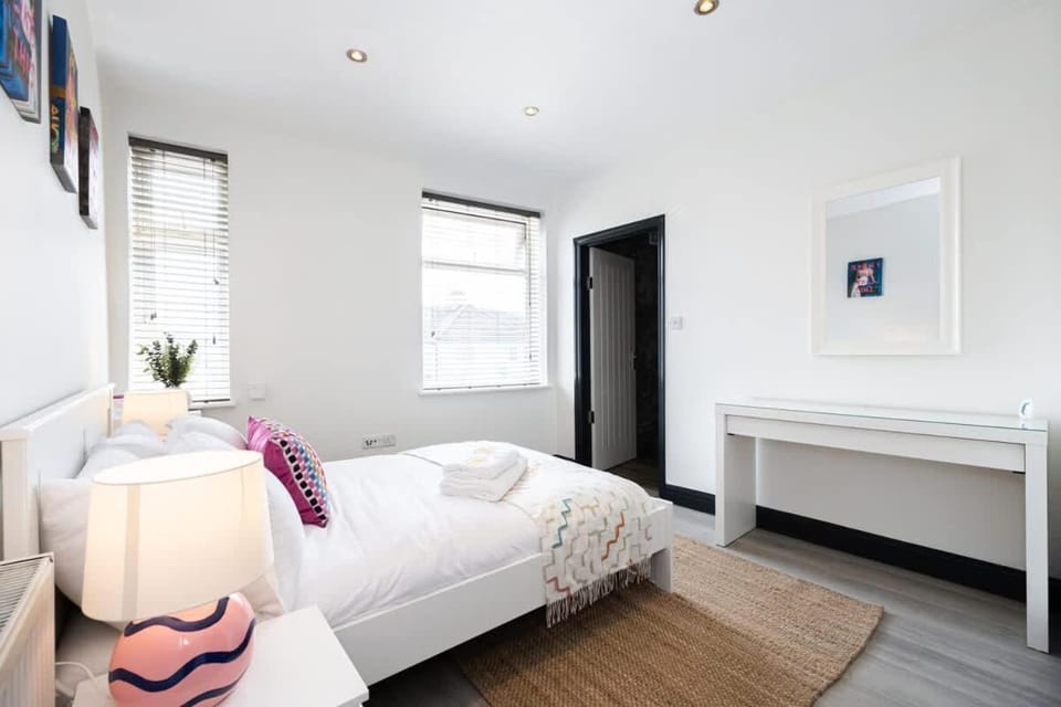 Stylish Didsbury Apartment - Walk to Train Station Apartment in Manchester
