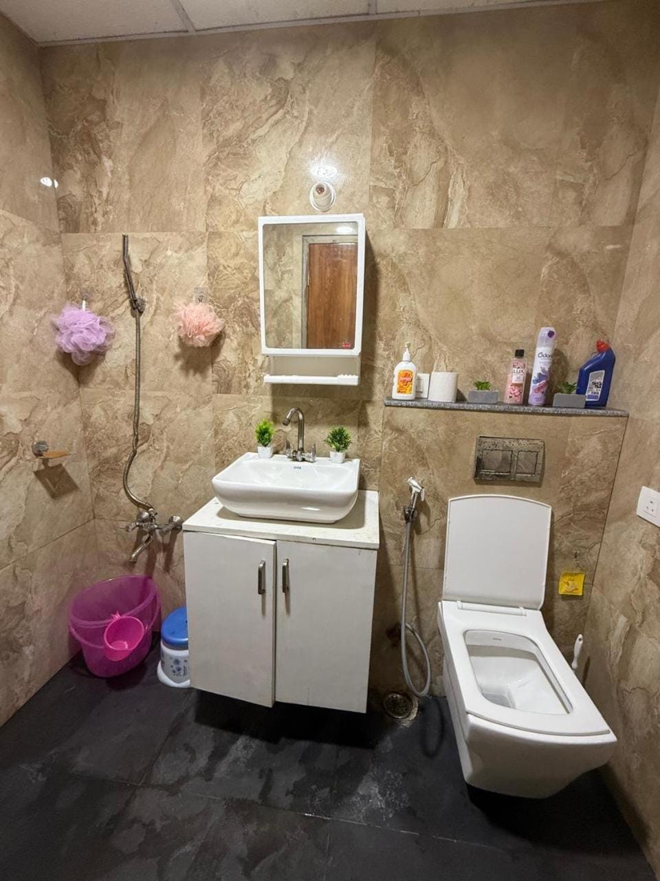 Cozy Studio Apartment in North Eye Noida Apartment in Noida