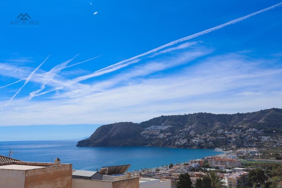 Mediterranean Dream with Sea Views, Parking & Pool Apartment in La Herradura