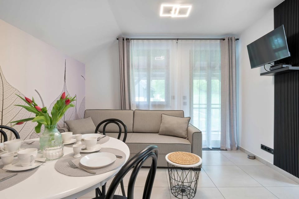 TV and multimedia, Living room, Seating area, Dining area, Evening entertainment