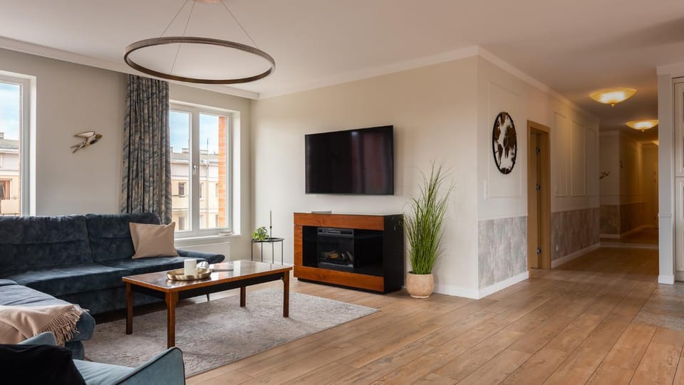Communal lounge/ TV room, TV and multimedia, Living room, Seating area