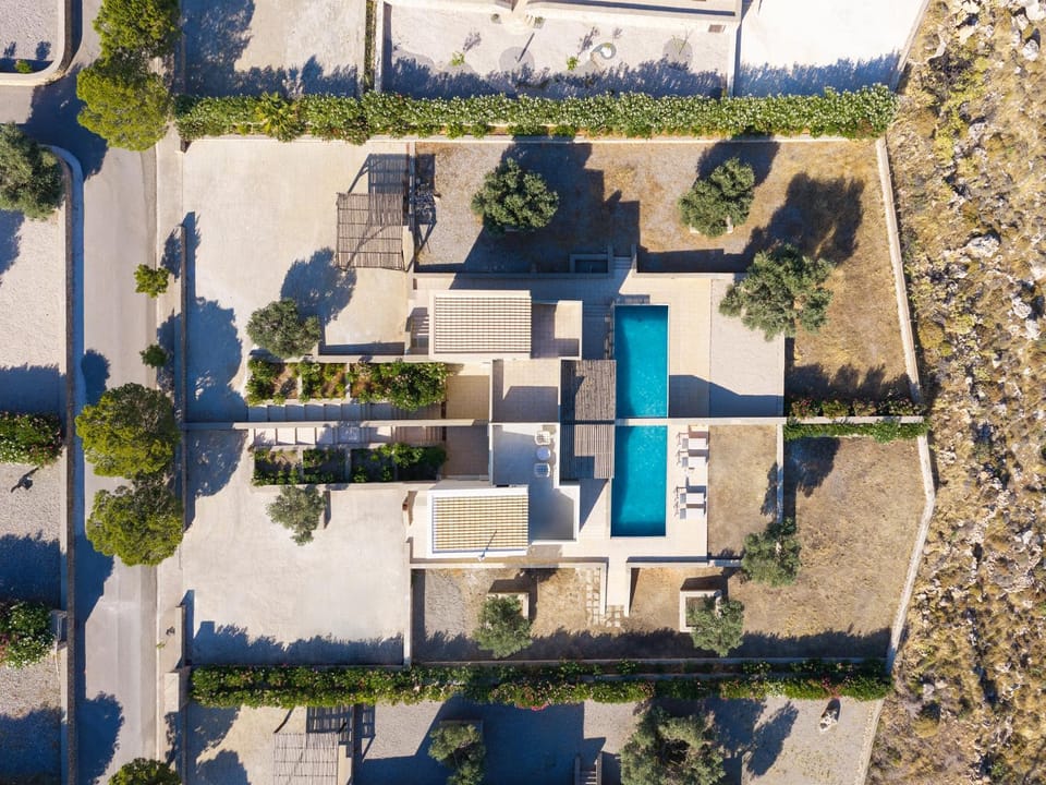Property building, Day, Neighbourhood, Bird's eye view, City view, Pool view, Street view, Swimming pool, Location